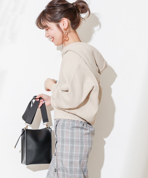 natural couture(ナチュラルクチュール)の「オニワッフルパーカー(パーカー・レディース・ブラック/ベージュ/アイボリー/ラベンダー・FREE)」の1枚目の写真