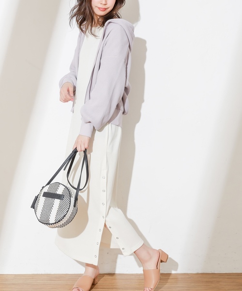 natural couture(ナチュラルクチュール)の「オニワッフルパーカー(パーカー・レディース・ブラック/ベージュ/アイボリー/ラベンダー・FREE)」の16枚目の写真