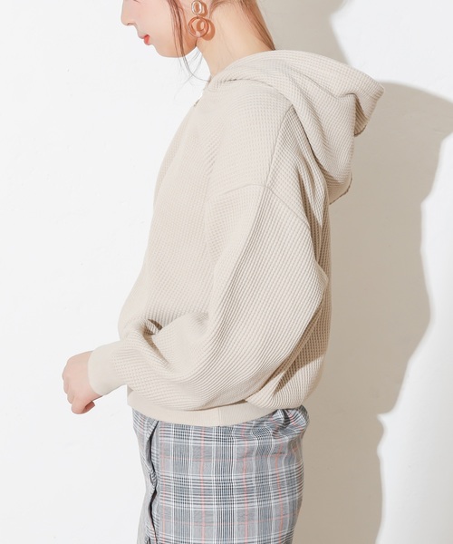 natural couture(ナチュラルクチュール)の「オニワッフルパーカー(パーカー・レディース・ブラック/ベージュ/アイボリー/ラベンダー・FREE)」の21枚目の写真