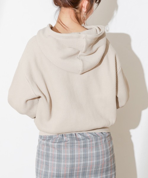 natural couture(ナチュラルクチュール)の「オニワッフルパーカー(パーカー・レディース・ブラック/ベージュ/アイボリー/ラベンダー・FREE)」の22枚目の写真