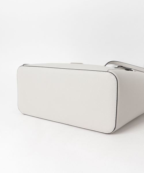 THE SUIT COMPANY（ザ・スーツカンパニー）の「【destyle】型押しベルテッドトートバッグ（トートバッグ・レディース・ライトグレー/ブラック/ネイビー・FREE）」の4枚目の写真