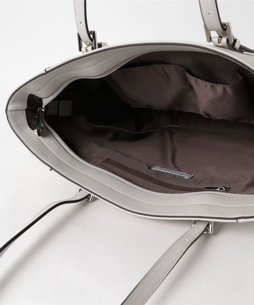 THE SUIT COMPANY（ザ・スーツカンパニー）の「【destyle】型押しベルテッドトートバッグ（トートバッグ・レディース・ライトグレー/ブラック/ネイビー・FREE）」の5枚目の写真