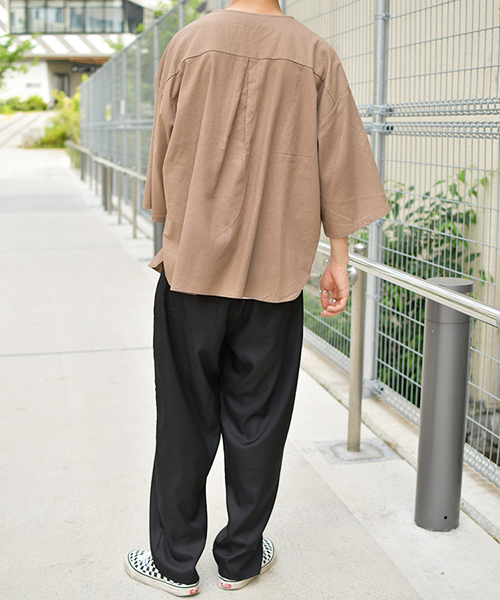 kutir(クティール)の「ヘンリー配色リネンプルオーバー(シャツ/ブラウス・メンズ・オフホワイト/ライトグリーン/モカ・MEDIUM/LARGE)」の6枚目の写真