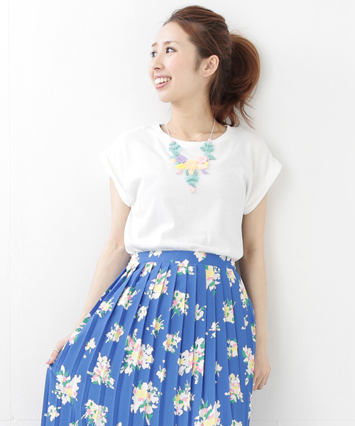 Ray BEAMS（レイビームス）の「Ray BEAMS / ロールアップスリーブ コットン Tシャツ（Tシャツ/カットソー・レディース・ホワイト/シルバー/チャコールグレー/ブラック・ONE SIZE）」の2枚目の写真