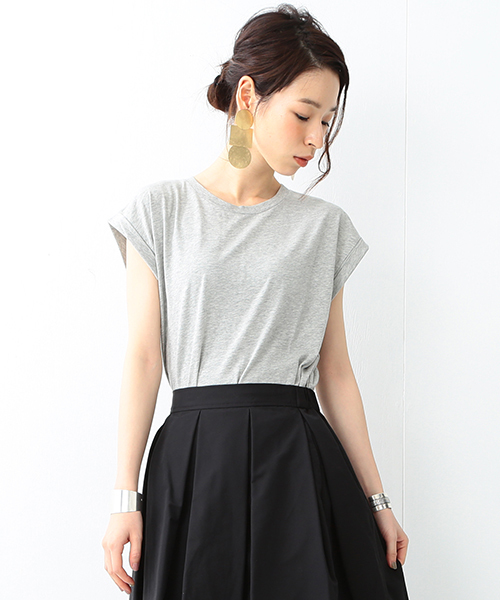 Ray BEAMS（レイビームス）の「Ray BEAMS / ロールアップスリーブ コットン Tシャツ（Tシャツ/カットソー・レディース・ホワイト/シルバー/チャコールグレー/ブラック・ONE SIZE）」の4枚目の写真