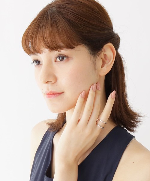 COCOSHNIK(ココシュニック)の「ラスティングシルバー ワンストローク ダブルアーチ リング(リング・レディース・ホワイト系その他7・12号/14号)」の3枚目の写真