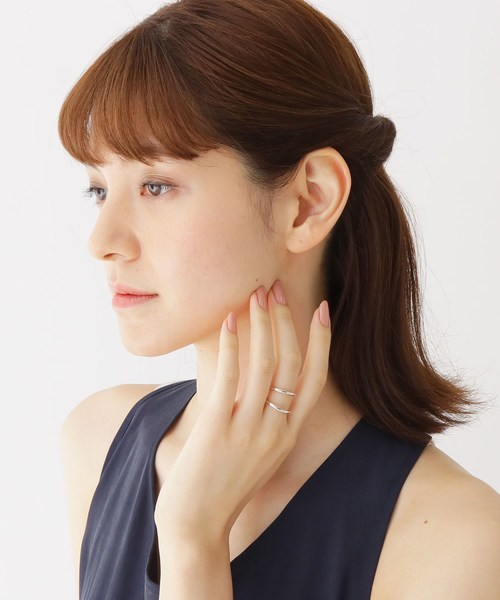 COCOSHNIK(ココシュニック)の「ラスティングシルバー ワンストローク ダブルアーチ リング(リング・レディース・ホワイト系その他7・12号/14号)」の5枚目の写真