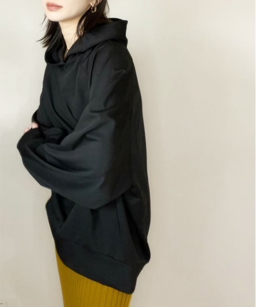 AZUL ENCANTO（アズールエンカント）の「フーディトップス（パーカー・レディース・ホワイト/ブラック/キャメル・FREE）」の3枚目の写真