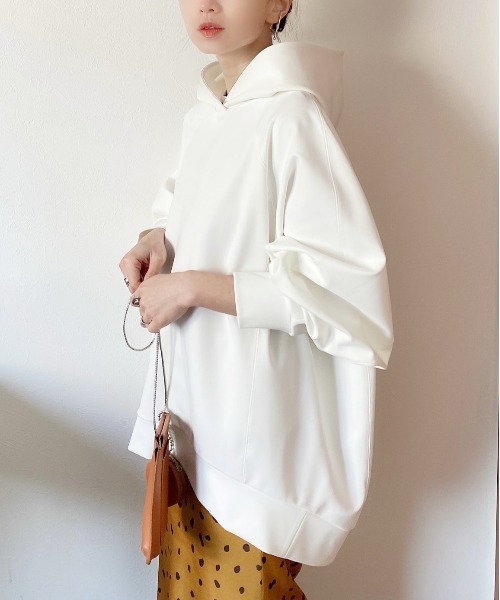 AZUL ENCANTO（アズールエンカント）の「フーディトップス（パーカー・レディース・ホワイト/ブラック/キャメル・FREE）」の15枚目の写真