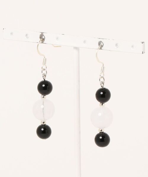 tone(トーン)の「【-lensa-】2色から選べるキャンディービーズピアス(MA)(ピアス(両耳用)・レディース・ホワイト/ブラック・FREE)」の4枚目の写真