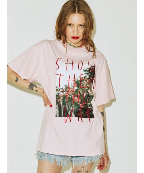 jouetie(ジュエティ)の「グランジフォトロゴ BIG Tシャツ(Tシャツ/カットソー・レディース・ブラック/ピンク/アイボリー・MEDIUM)」の3枚目の写真