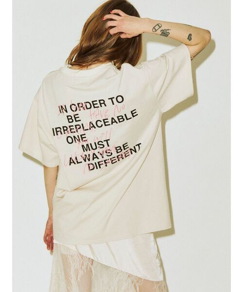 jouetie(ジュエティ)の「グランジフォトロゴ BIG Tシャツ(Tシャツ/カットソー・レディース・ブラック/ピンク/アイボリー・MEDIUM)」の2枚目の写真