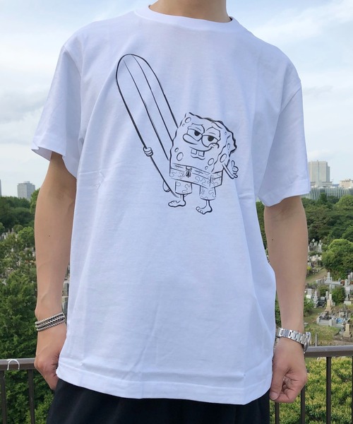 PROJECT SR'ES(プロジェクトエスアールエス)の「【SPONGEBOB/スポンジボブ】サーフボードプリントTシャツ(Tシャツ/カットソー・メンズ・ブラック/ホワイト・LARGE/MEDIUM/X-LARGE)」の1枚目の写真