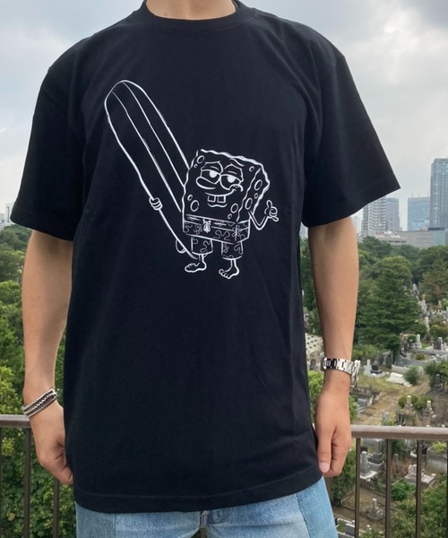PROJECT SR'ES(プロジェクトエスアールエス)の「【SPONGEBOB/スポンジボブ】サーフボードプリントTシャツ(Tシャツ/カットソー・メンズ・ブラック/ホワイト・LARGE/MEDIUM/X-LARGE)」の7枚目の写真