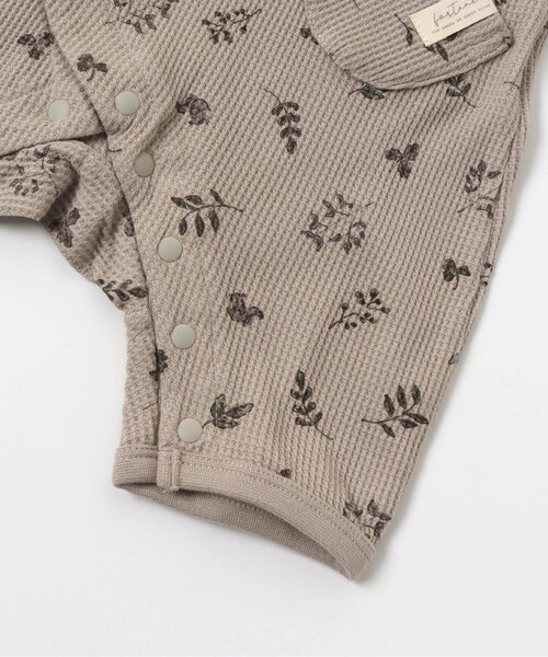 apres les cours（アプレレクール）の「葉っぱ柄ワッフルカバーオール_ふわ糸（ロンパース・キッズ・キナリ/ベージュ・70/60/80）」の5枚目の写真