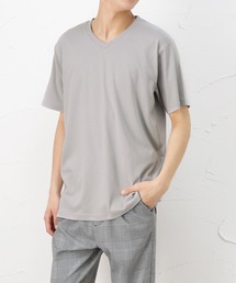 VネックTシャツ