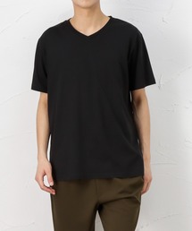 VネックTシャツ
