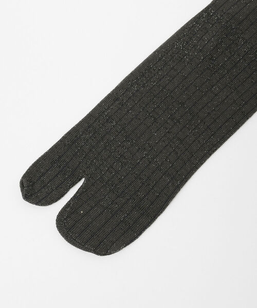 Ray BEAMS（レイビームス）の「Ray BEAMS / オーバーニー タビ ソックス（ソックス/靴下・レディース・オフホワイト/ブラック/チャコールグレー・ONE SIZE）」の6枚目の写真