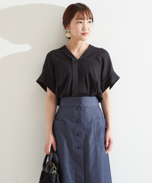 Vネックブラウス
