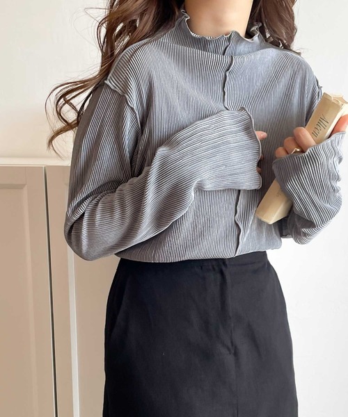 classicalelf（クラシカルエルフ）の「上品な光沢感。2wayメロープリーツハイネックトップス（Tシャツ/カットソー・レディース・ブラック/アイボリー/グレー/グレイッシュベージュ/カーキ/モカ/ブラウン/ライトグレー/オレンジ系その他/イエロー/ピンクベージュ/ライトグリーン/イエロー系その他・LARGE/X-LARGE/MEDIUM/SMALL）」の20枚目の写真