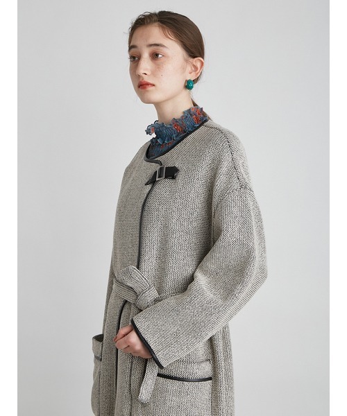 LILY BROWN（リリーブラウン）の「合皮パイピングコート（ノーカラーコート・レディース・ブラック/ベージュ・FREE）」の3枚目の写真