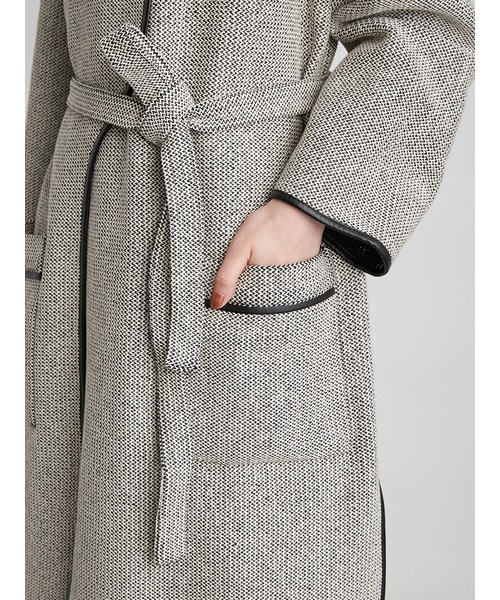 LILY BROWN（リリーブラウン）の「合皮パイピングコート（ノーカラーコート・レディース・ブラック/ベージュ・FREE）」の4枚目の写真