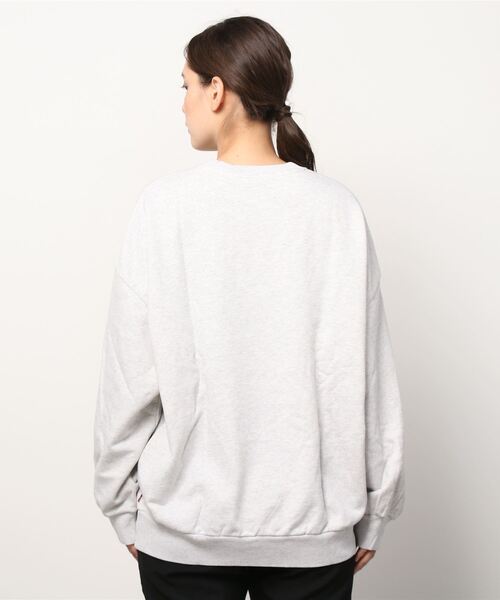 Levi's（リーバイス）の「GRAPHIC PRISM CREW STRANGE THINGS HAPPEN ORBIT HEATHER GREY（スウェット・レディース・グレー・XS/L/M/S）」の2枚目の写真