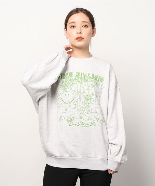 Levi's（リーバイス）の「GRAPHIC PRISM CREW STRANGE THINGS HAPPEN ORBIT HEATHER GREY（スウェット・レディース・グレー・XS/L/M/S）」の16枚目の写真