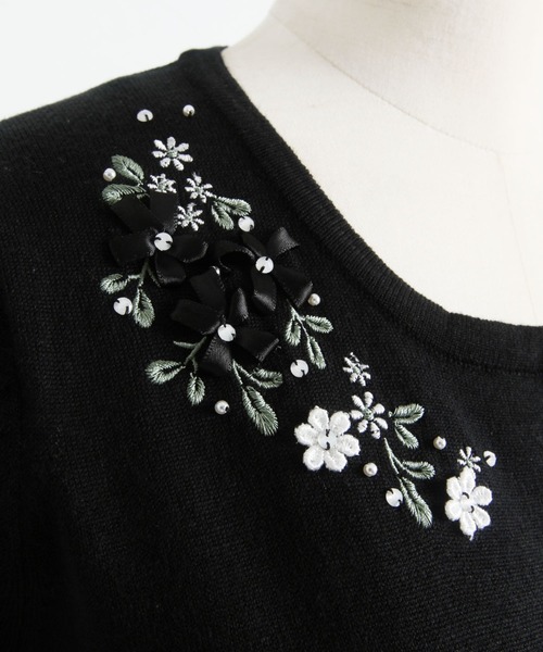 tocco - ビジュー×刺繍で視線を集めるフラワーデザインカーディガン 定価以下 パールビジュー付きフラワー刺繍カーディガン