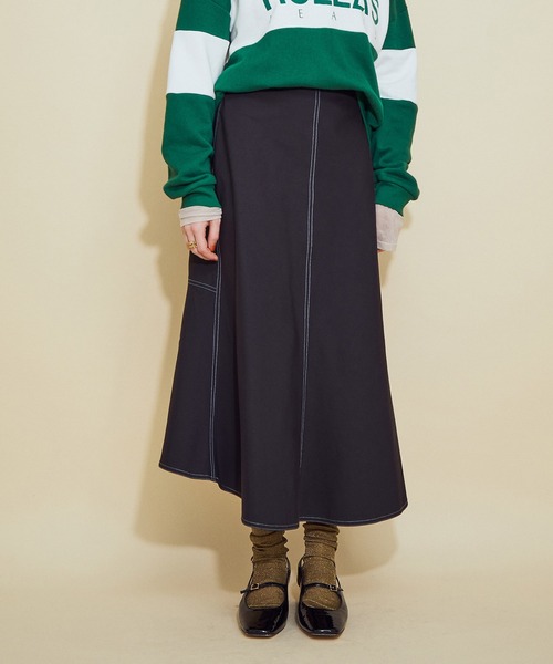 MADEMOISELLE ROPE'(マドモアゼル ロペ)の「<春まで使える>ステッチ加工アシンメトリーマーメイドスカート(スカート・レディース・ブラック/ダークブラウン・36/38)」の2枚目の写真