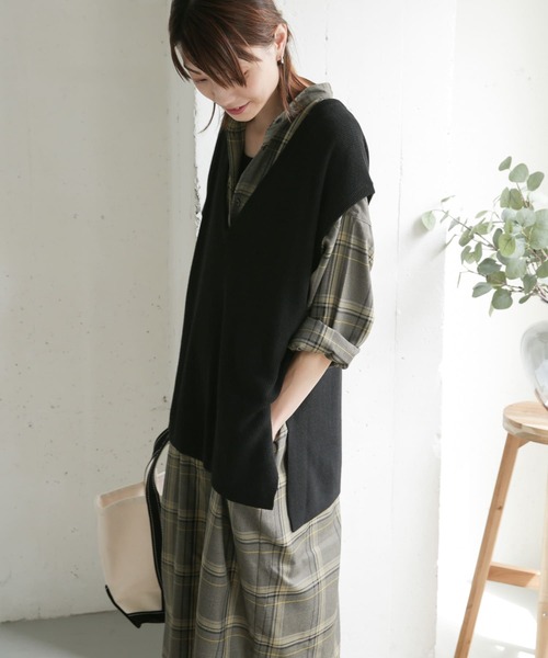 URBAN RESEARCH DOORS(アーバンリサーチドアーズ)の「Vネックルーズベスト(ニット/セーター・レディース・ブラック/モカ・ONE)」の20枚目の写真