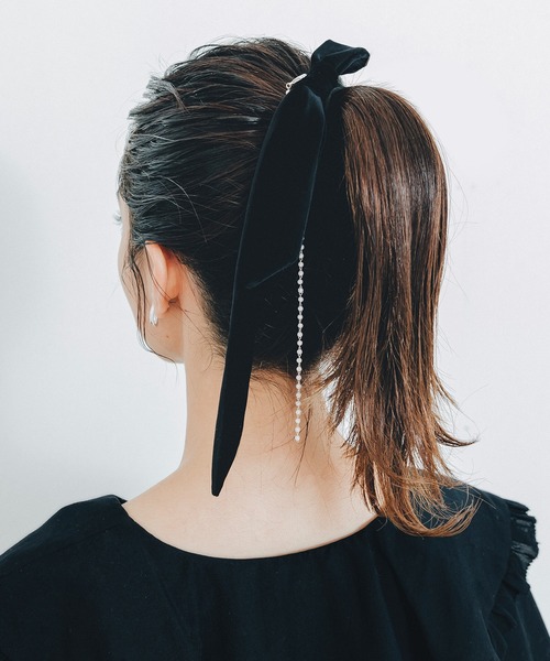 ROPE' PICNIC（ロペピクニック）の「【KIBE AKEMI×ROPE’ PICNIC】パール付きベルベットヘアポニー（ヘアゴム・レディース・ブラック・FREE）」の5枚目の写真