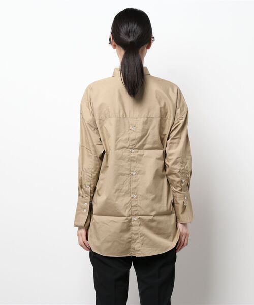 YANUK（ヤヌーク）の「【YANUK】【WEB・一部店舗限定】バック釦シャツ（シャツ/ブラウス・レディース・ベージュ・フリー）」の3枚目の写真
