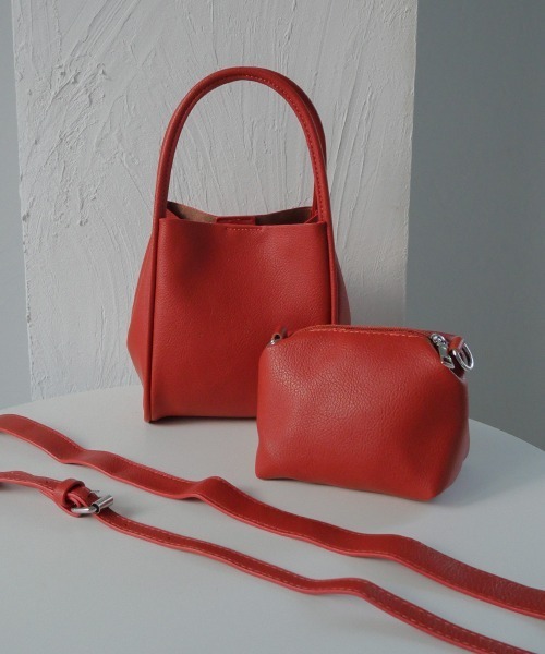 CURI BISCUI（キュリ　ビスキュイ）の「【CURIBISCUI】スクエア フェイクレザーバッグ（トートバッグ・レディース・グレイッシュベージュ/ブラック/ホワイト/ブルー/オレンジ/アイボリー/レモンイエロー/シルバー・FREE）」の7枚目の写真