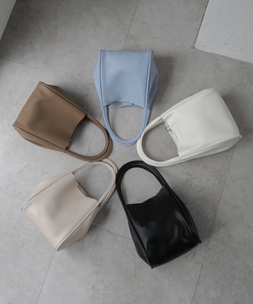 CURI BISCUI（キュリ　ビスキュイ）の「【CURIBISCUI】スクエア フェイクレザーバッグ（トートバッグ・レディース・グレイッシュベージュ/ブラック/ホワイト/ブルー/オレンジ/アイボリー/レモンイエロー/シルバー・FREE）」の13枚目の写真