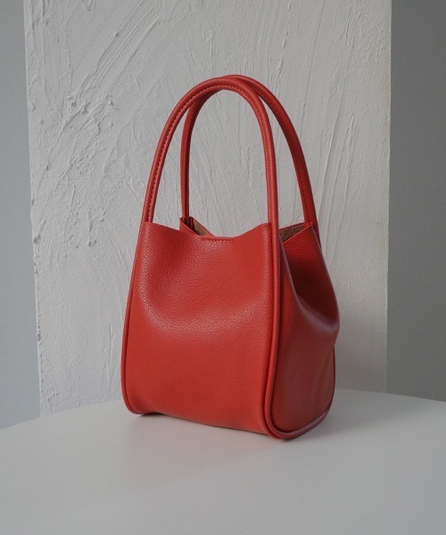 CURI BISCUI（キュリ　ビスキュイ）の「【CURIBISCUI】スクエア フェイクレザーバッグ（トートバッグ・レディース・グレイッシュベージュ/ブラック/ホワイト/ブルー/オレンジ/アイボリー/レモンイエロー/シルバー・FREE）」の12枚目の写真