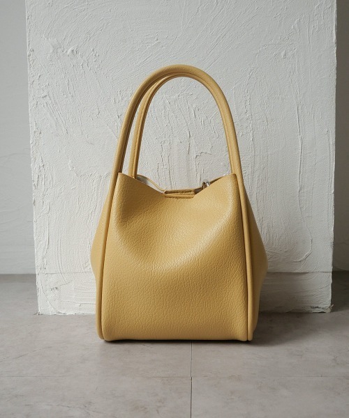 CURI BISCUI（キュリ　ビスキュイ）の「【CURIBISCUI】スクエア フェイクレザーバッグ（トートバッグ・レディース・グレイッシュベージュ/ブラック/ホワイト/ブルー/オレンジ/アイボリー/レモンイエロー/シルバー・FREE）」の11枚目の写真