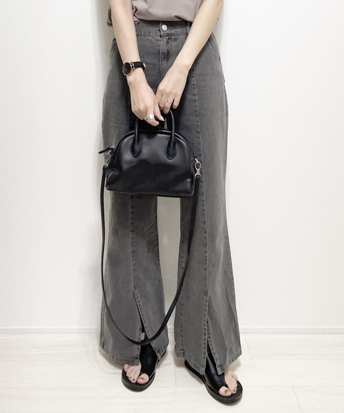 cuorequal（クオレコール）の「フロントスリットフレアデニムパンツ（デニムパンツ・レディース・ブルー/グレー・FREE）」の2枚目の写真