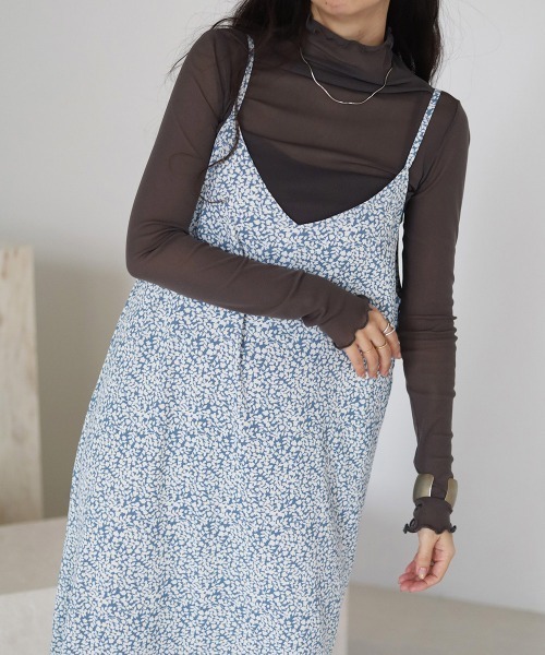 Bab（バブ）の「フラワーパターンキャミソールワンピース（ワンピース・レディース・イエロー/ブルー・M）」の2枚目の写真