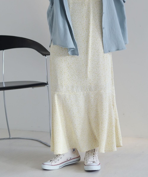 Bab（バブ）の「フラワーパターンキャミソールワンピース（ワンピース・レディース・イエロー/ブルー・M）」の13枚目の写真