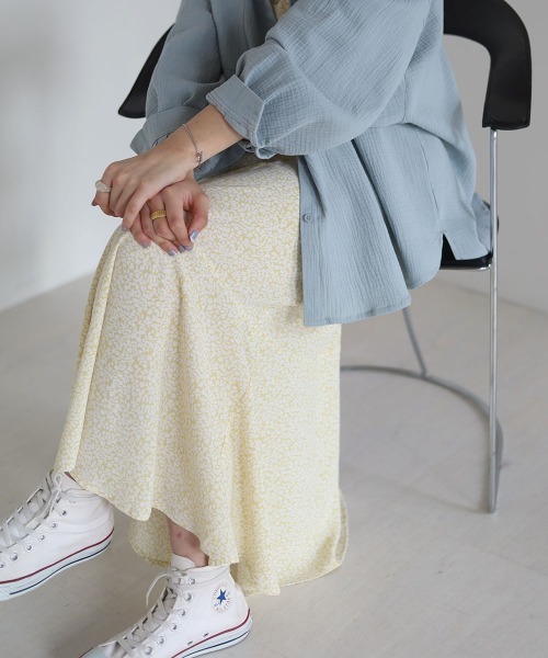 Bab（バブ）の「フラワーパターンキャミソールワンピース（ワンピース・レディース・イエロー/ブルー・M）」の5枚目の写真