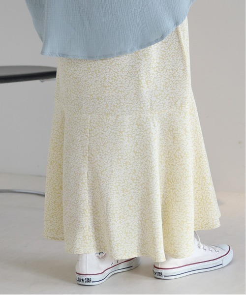 Bab（バブ）の「フラワーパターンキャミソールワンピース（ワンピース・レディース・イエロー/ブルー・M）」の12枚目の写真