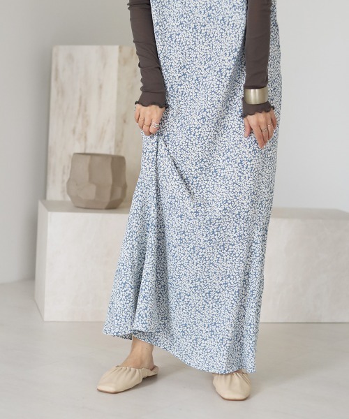 Bab（バブ）の「フラワーパターンキャミソールワンピース（ワンピース・レディース・イエロー/ブルー・M）」の6枚目の写真