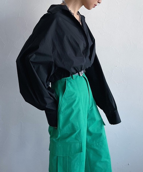 PAGEBOY（ページボーイ）の「CORE / ドレープショートシャツ（シャツ/ブラウス・レディース・ブラック/グリーン・FREE）」の2枚目の写真