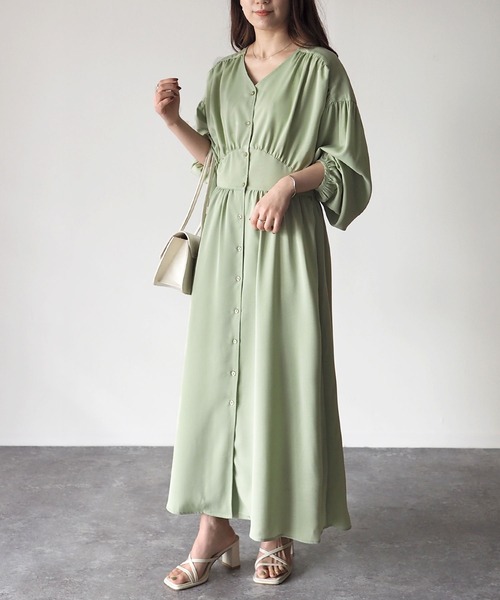 Riberry（リベリー）の「ウエストギャザーワンピース（ワンピース・レディース・グレイッシュベージュ/グリーン/ピンク・MEDIUM）」の2枚目の写真