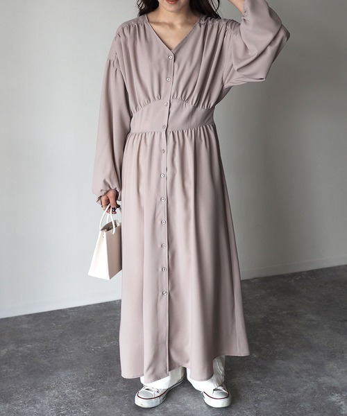 Riberry（リベリー）の「ウエストギャザーワンピース（ワンピース・レディース・グレイッシュベージュ/グリーン/ピンク・MEDIUM）」の4枚目の写真