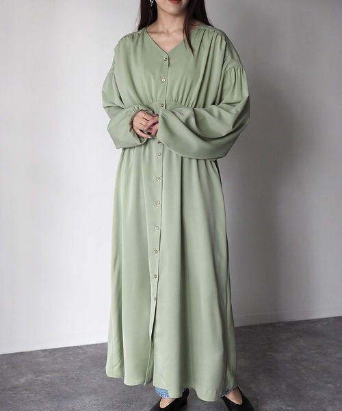 Riberry（リベリー）の「ウエストギャザーワンピース（ワンピース・レディース・グレイッシュベージュ/グリーン/ピンク・MEDIUM）」の6枚目の写真