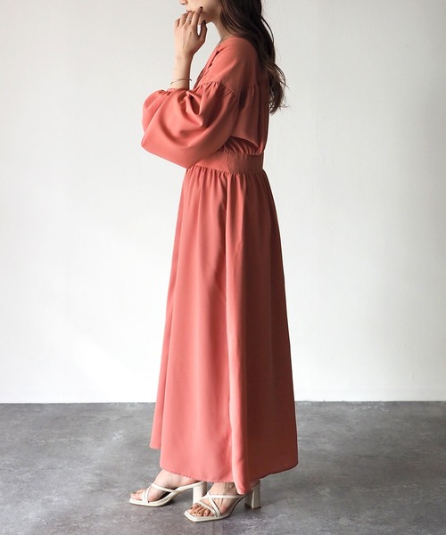 Riberry（リベリー）の「ウエストギャザーワンピース（ワンピース・レディース・グレイッシュベージュ/グリーン/ピンク・MEDIUM）」の15枚目の写真