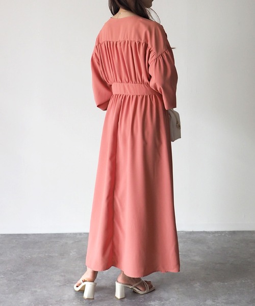 Riberry（リベリー）の「ウエストギャザーワンピース（ワンピース・レディース・グレイッシュベージュ/グリーン/ピンク・MEDIUM）」の16枚目の写真