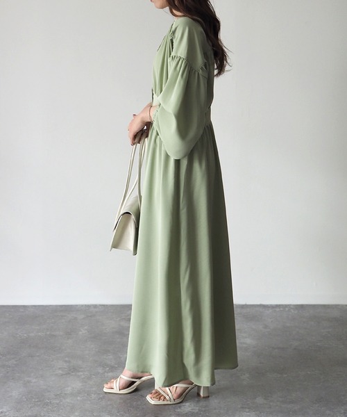 Riberry（リベリー）の「ウエストギャザーワンピース（ワンピース・レディース・グレイッシュベージュ/グリーン/ピンク・MEDIUM）」の20枚目の写真